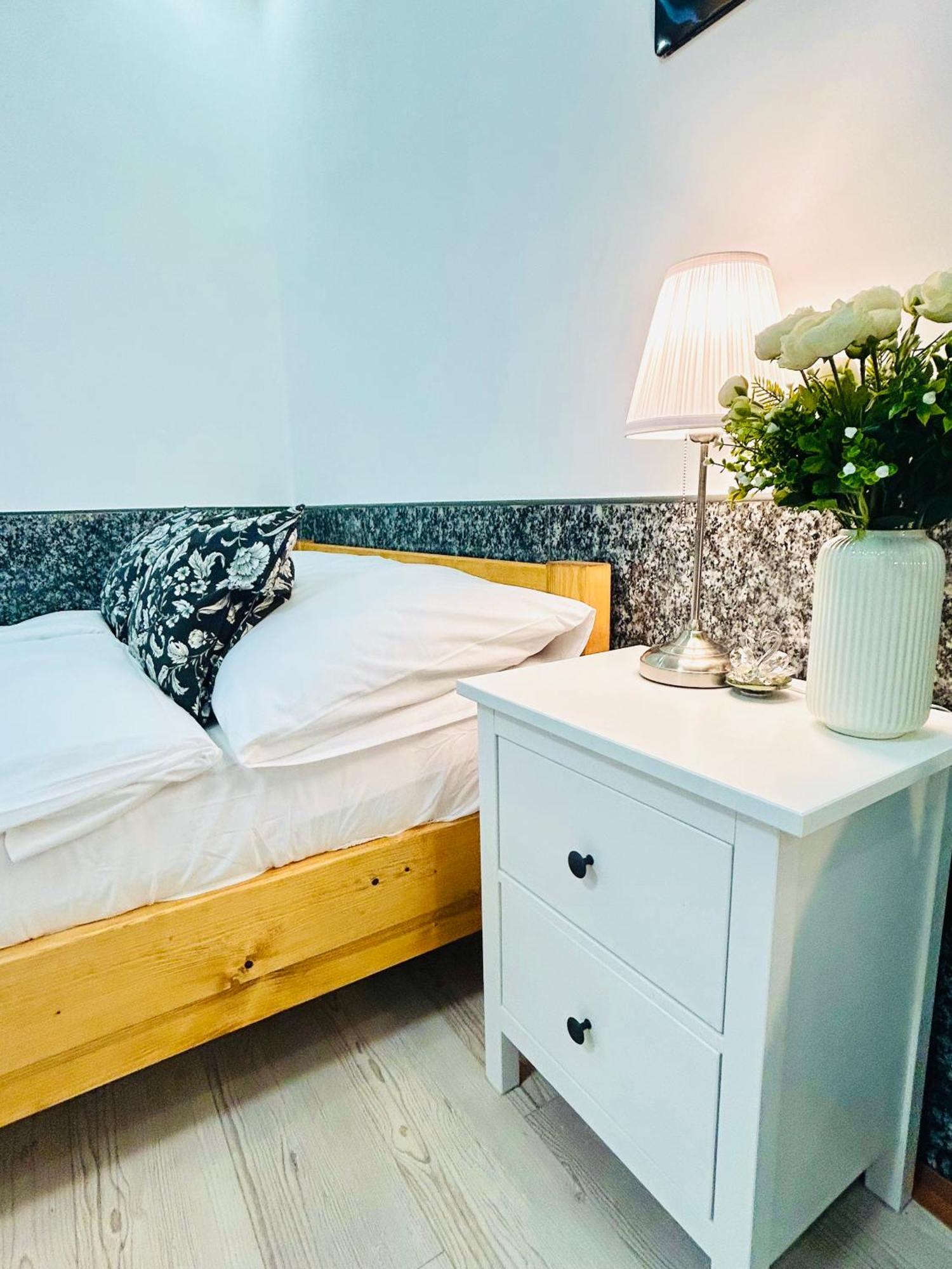 Modern Spacious In Center Praha
