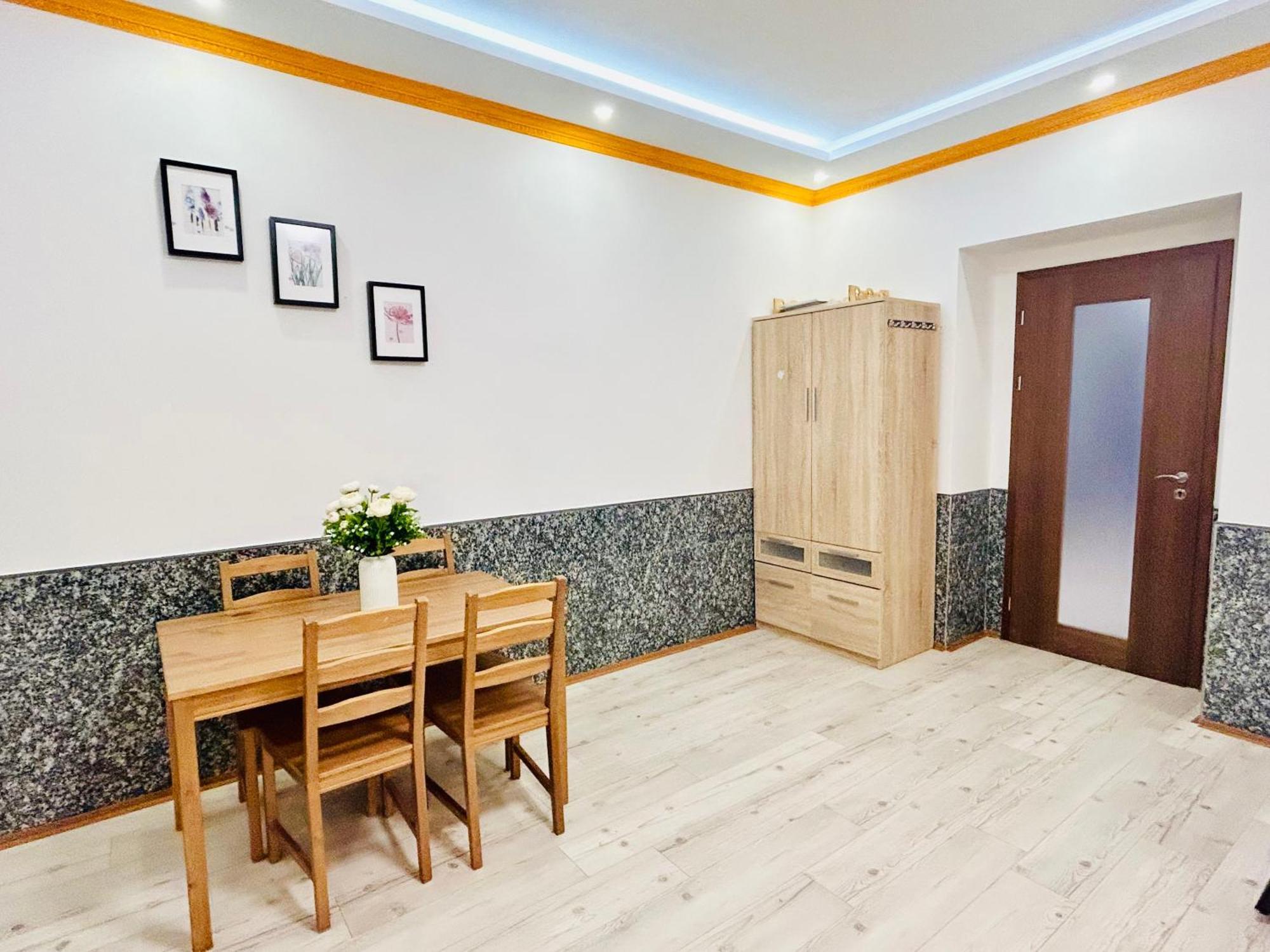 Modern Spacious In Center Apartmán