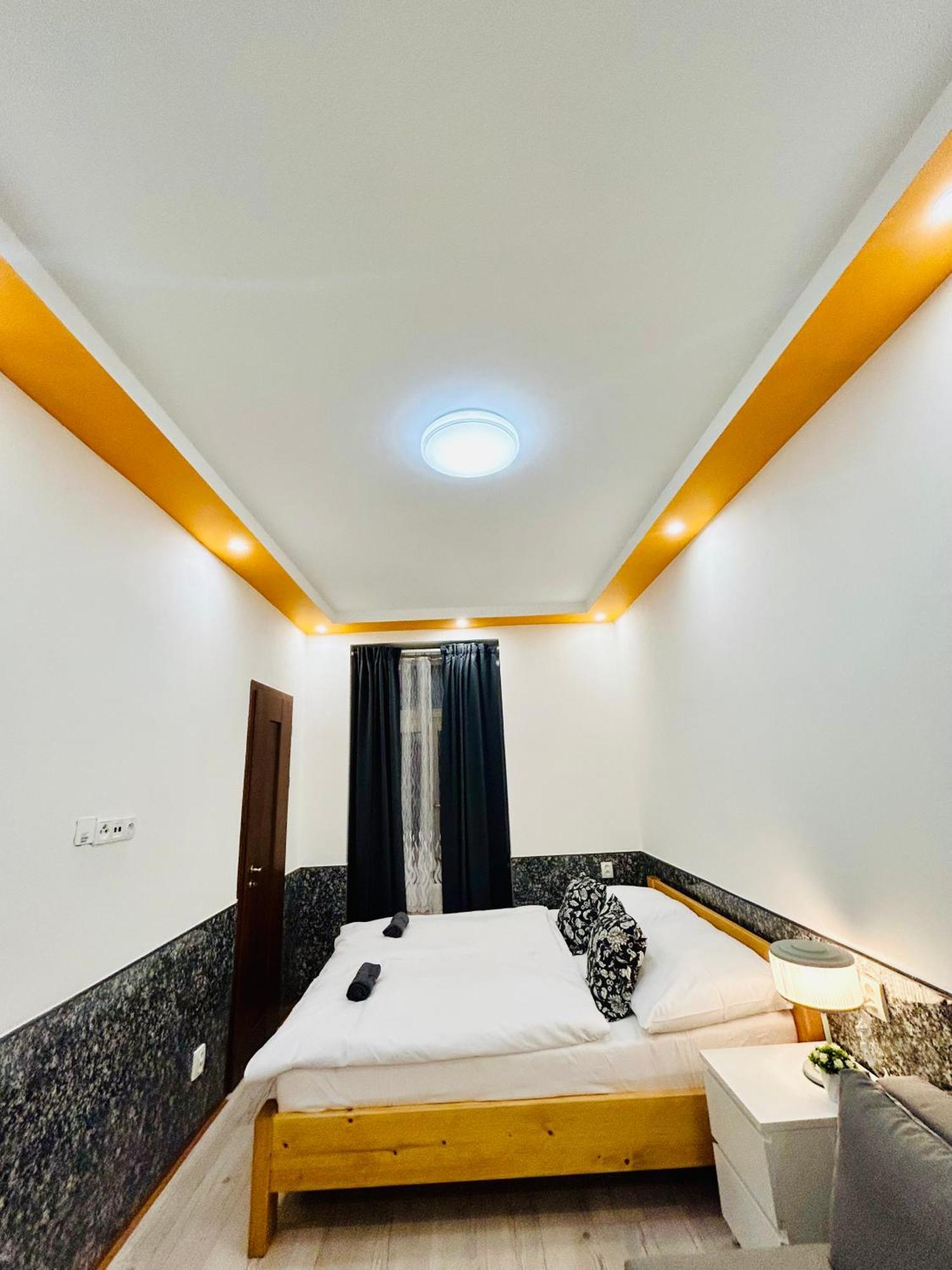 Modern Spacious In Center Praha